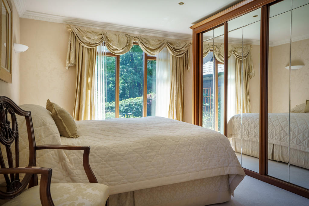 Master Bedroom Su...
