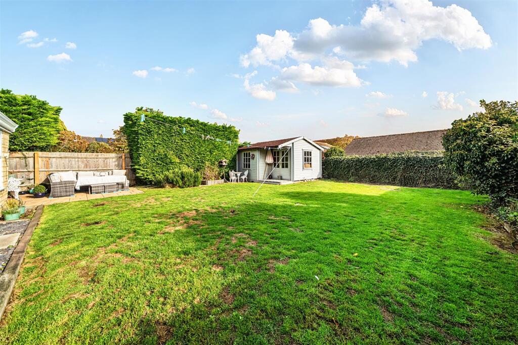 60a Careys Road, Pury End (5).jpg