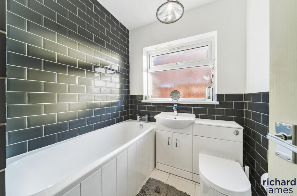 e5ae4f8d-f476-413...