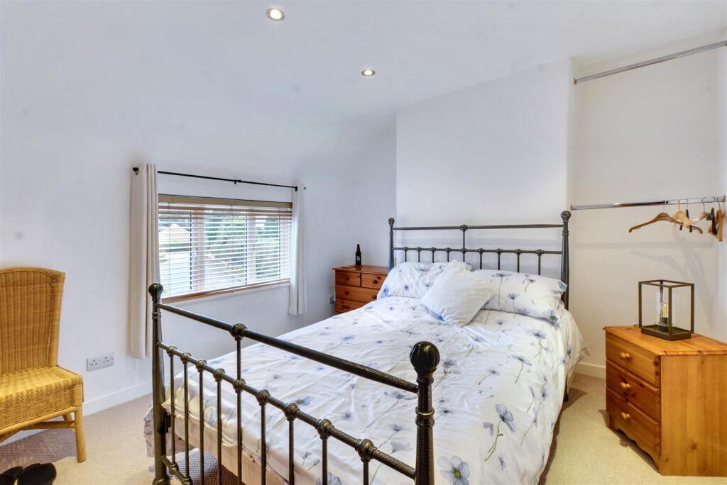 Bedroom 1_1.jpeg