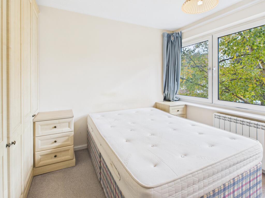 CAM02519G0-PR0347-STILL010