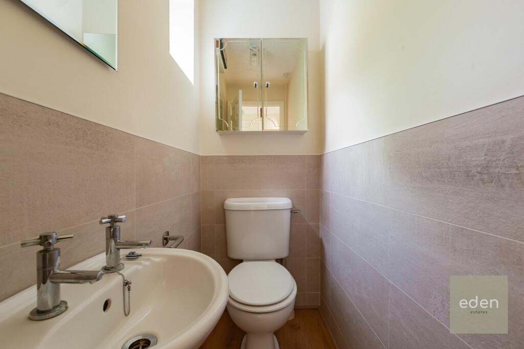 SEPARATE WC