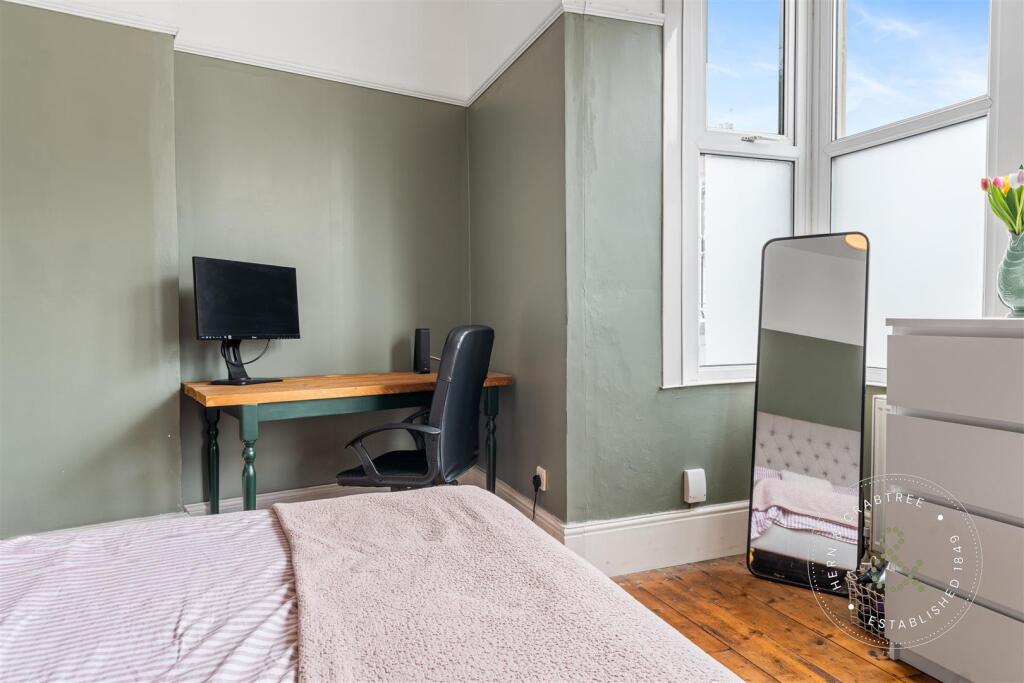 Kelvin Road, Roath, Hern Crabtree (5).jpg