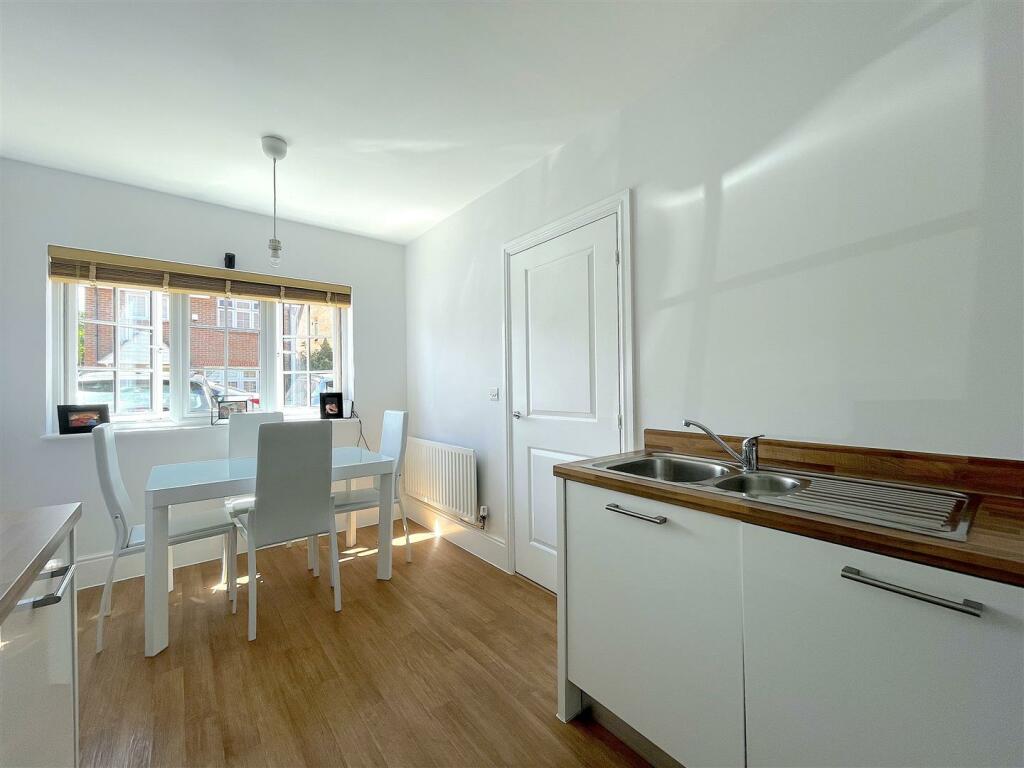 Kitchen:Dining Room (2).jpeg