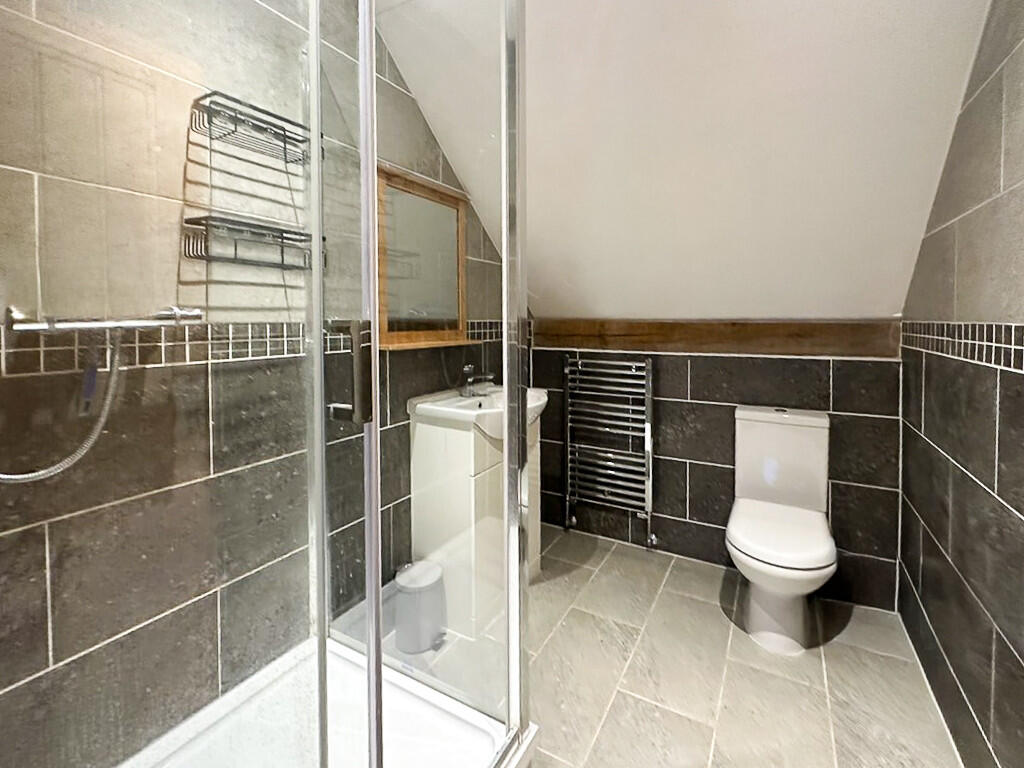Flat 7 Shower Roo...