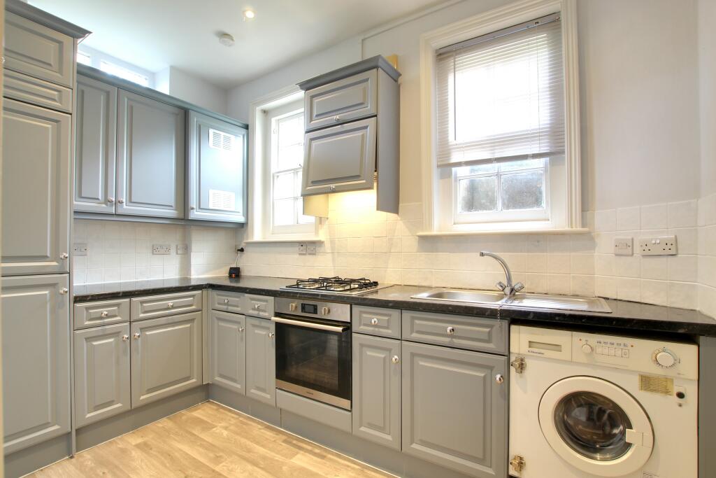 3 KITCHEN.jpg