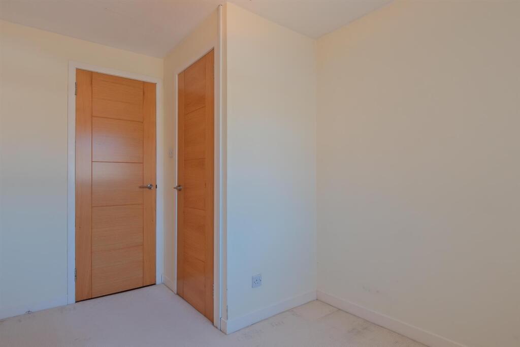 030-11 Whiteshaw Avenue, Carluke, ML8 5DF.jpg