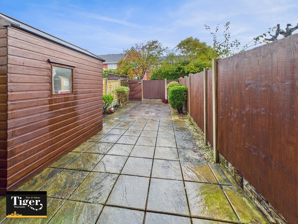 CAM02176G0-PR0739...