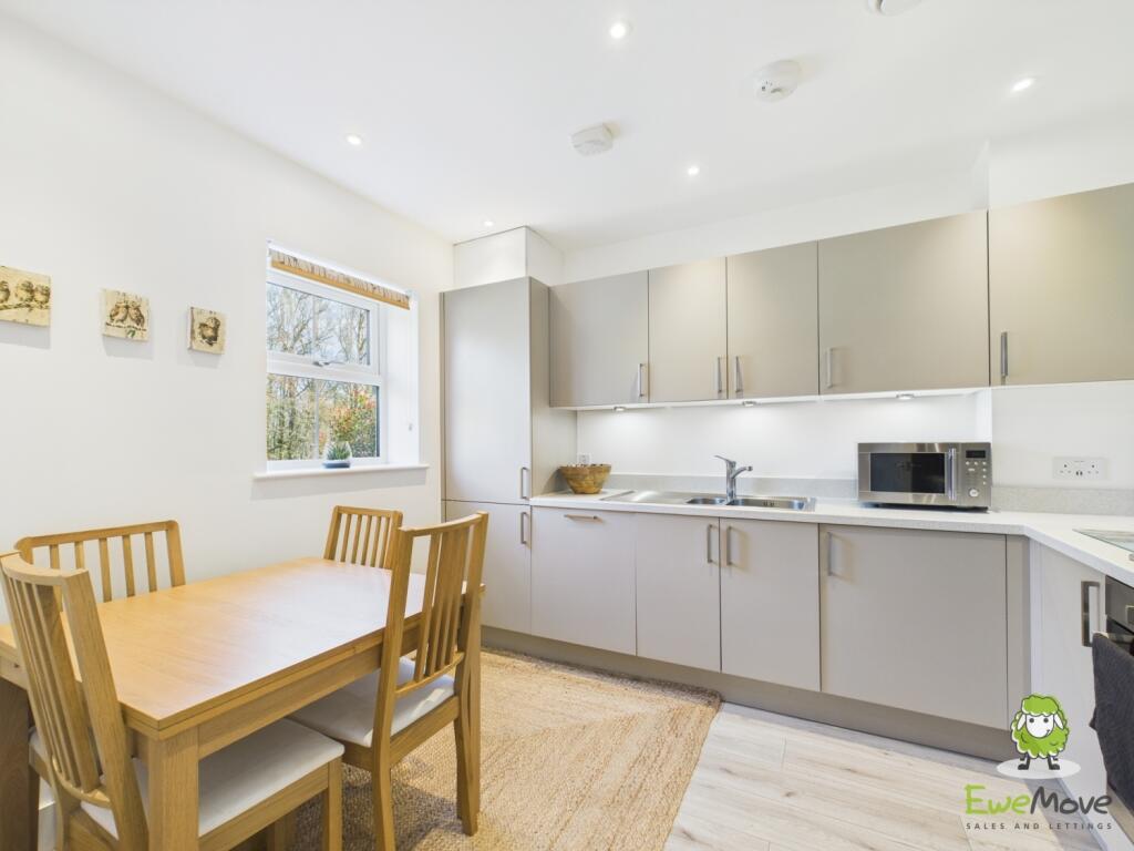 CAM03778G0-PR0186-STILL003