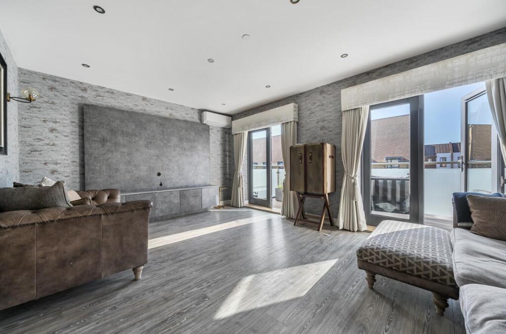 1357526-15-68cd285c41bf8-ARW .jpg