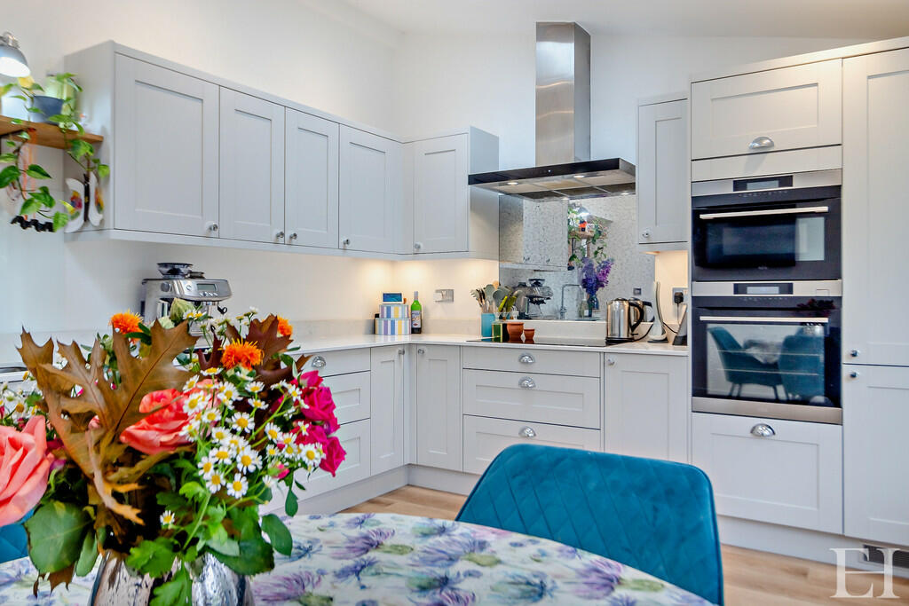 8628060-interior2...