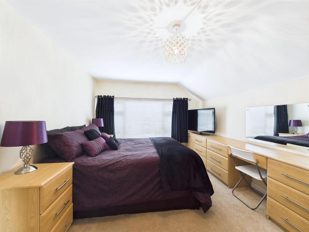 16 - Semi-detached House for Auction, Hengrove.jpg