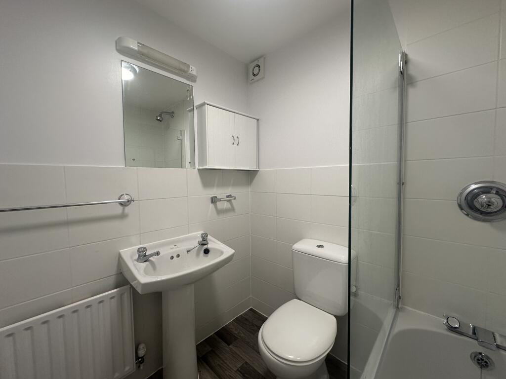 7 ENSUITE.JPG