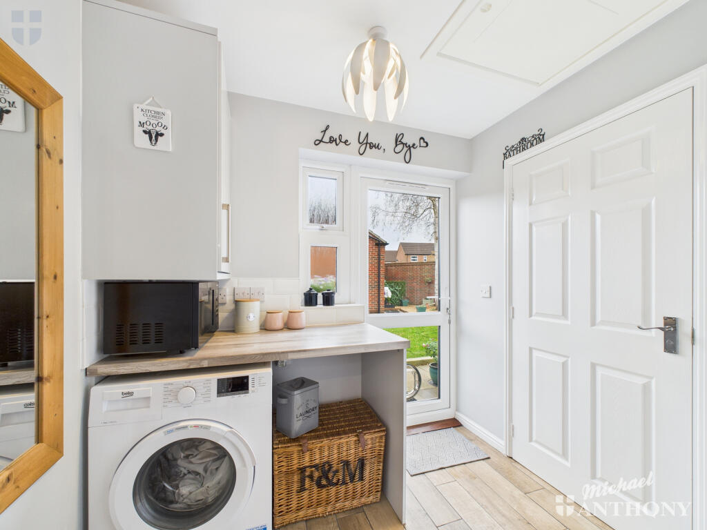 CAM03218G0-PR0837-STILL010