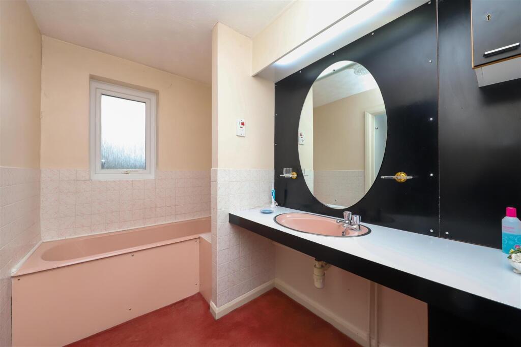 En-suite bathroom