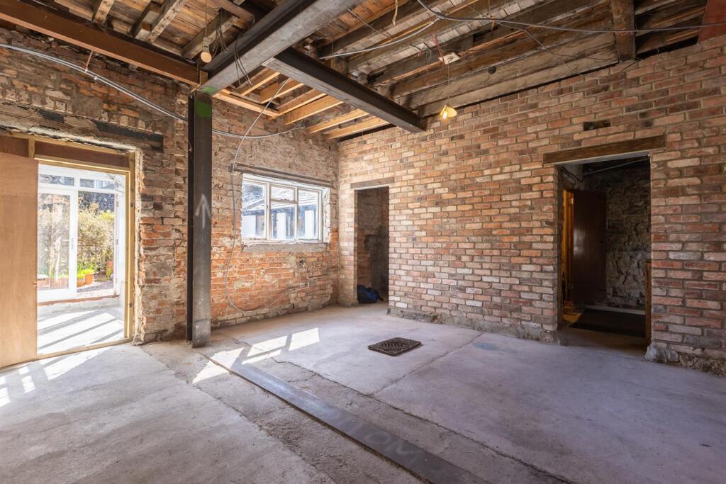 Ground Floor Kitchen to Conservatory