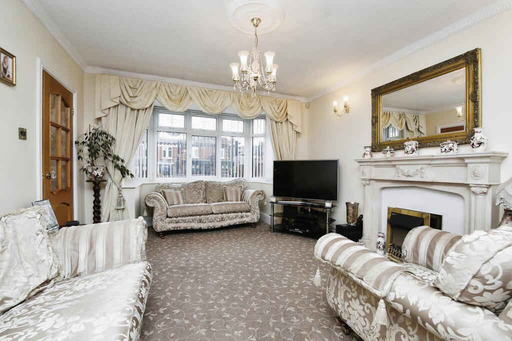 Lounge/Dining Room