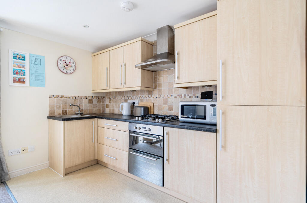 1312592-9-685161b...