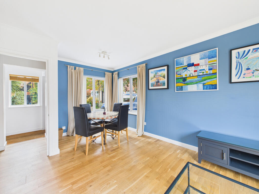 CAM02909G0-PR0504-STILL003