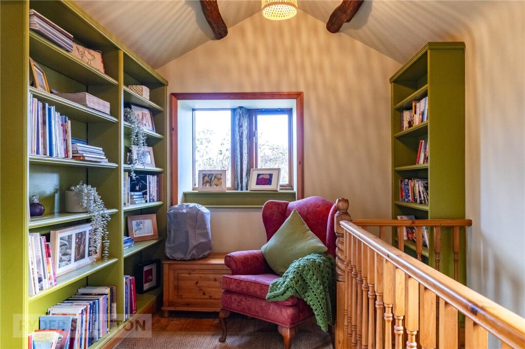 Living Room/Snug