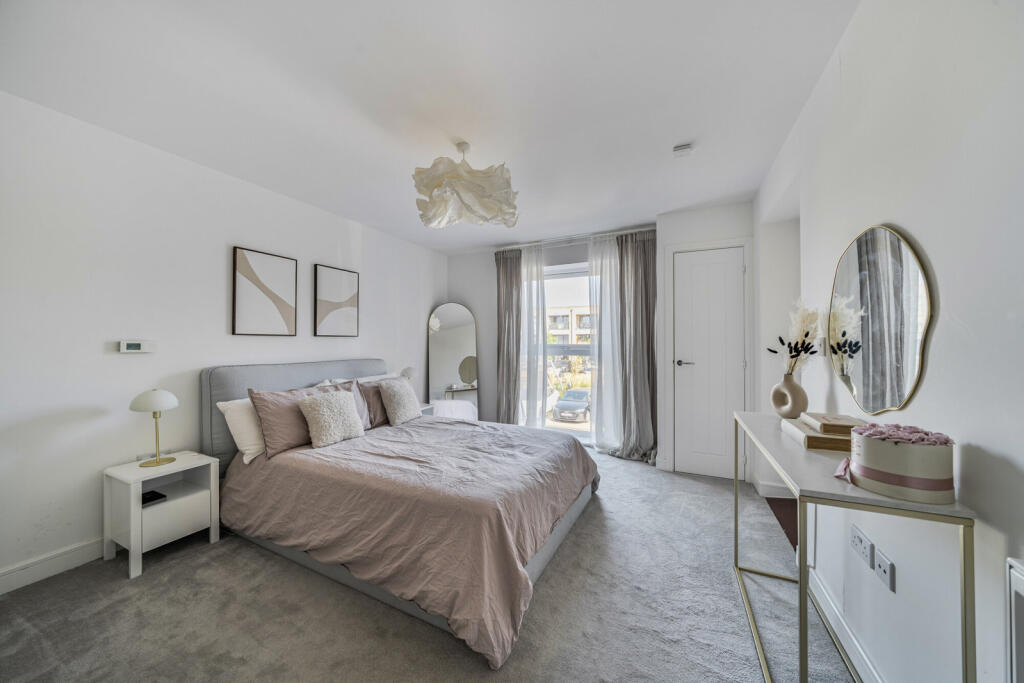 1329005-1-688346b...