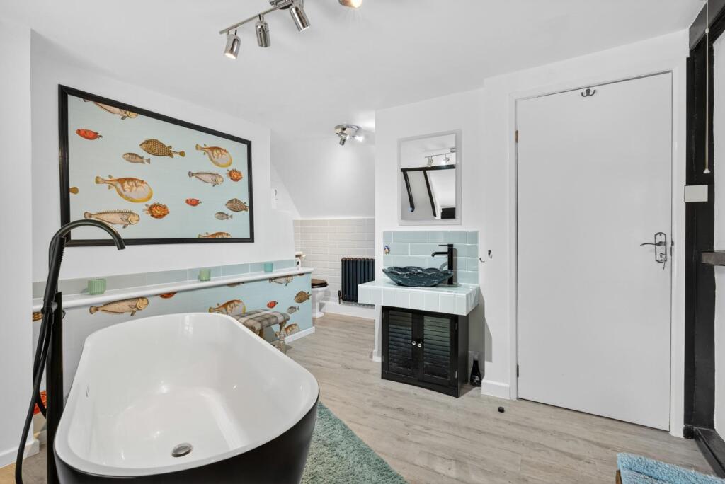 PRINCIPAL BATHROOM iii.jpg