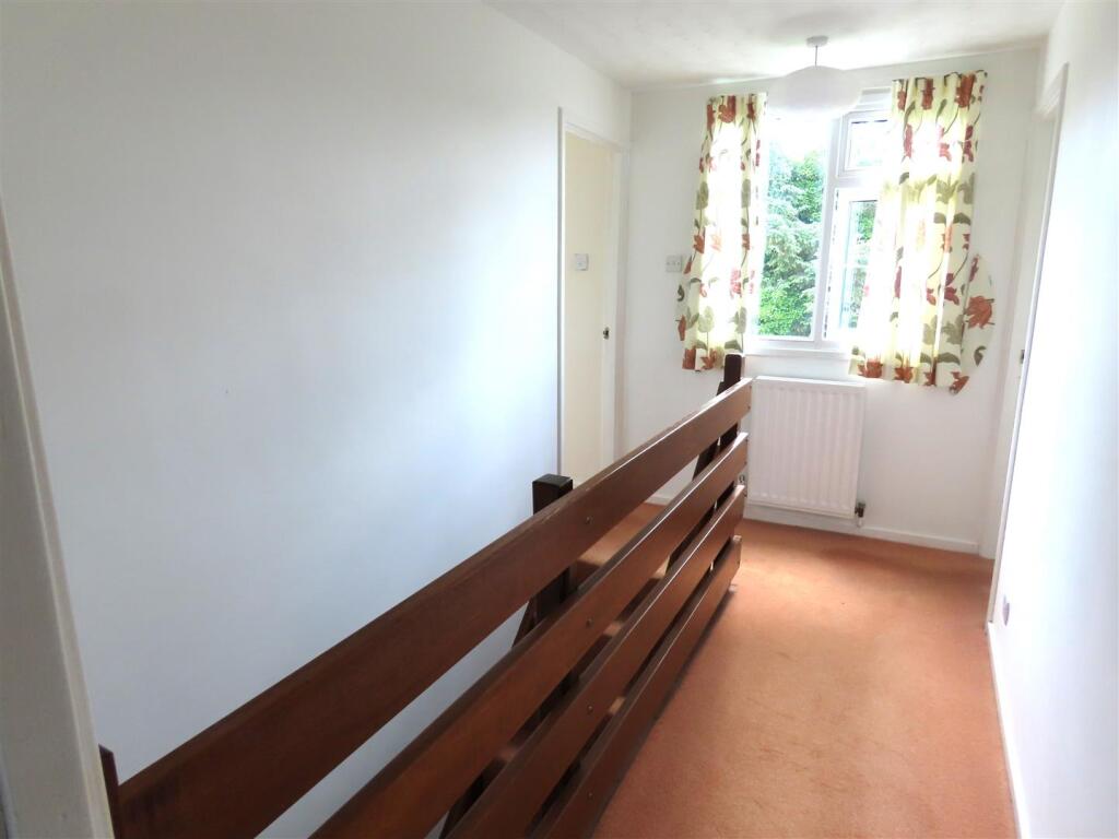 FIRST FLOOR LANDING