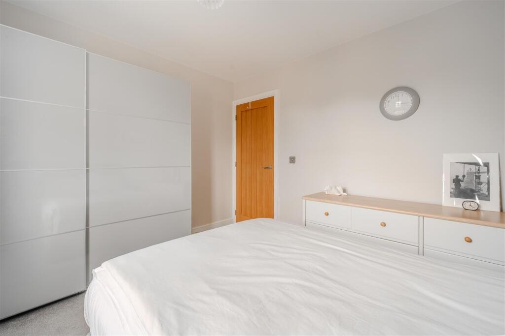Bedroom1-3.jpg