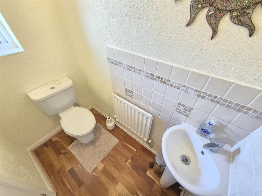 GUEST CLOAKROOM