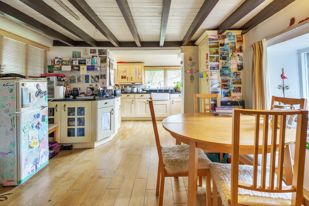 Kitchen &amp; din...