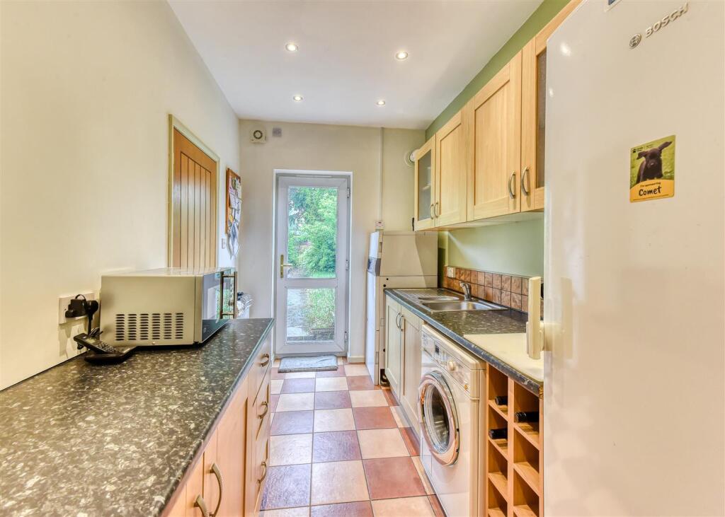 32 Highlands Road-laundry.jpg