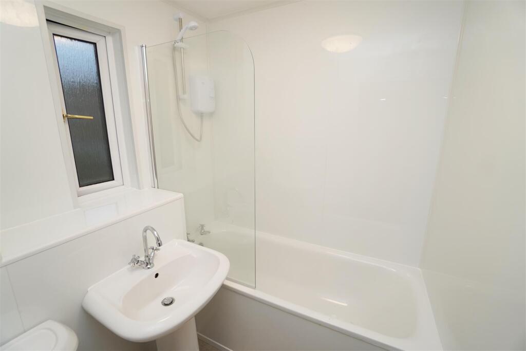 bathroom1.jpg