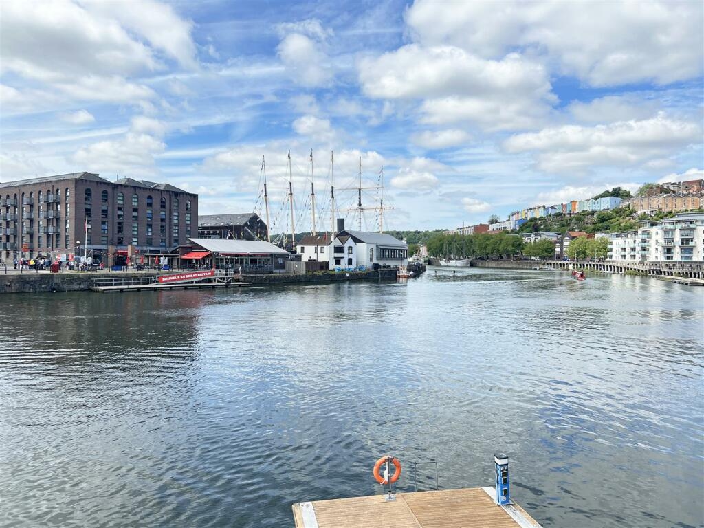 12 - Harbourside Flat for Auction, Bristol.JPG