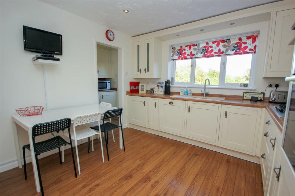 Kitchen Breakfast room.jpg