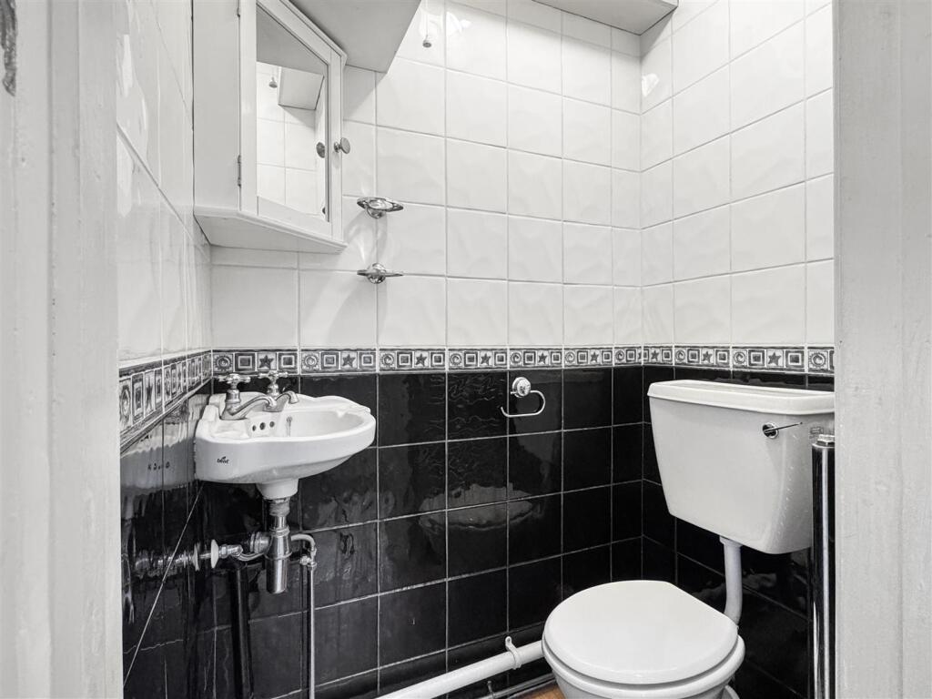 Toilet.jpg