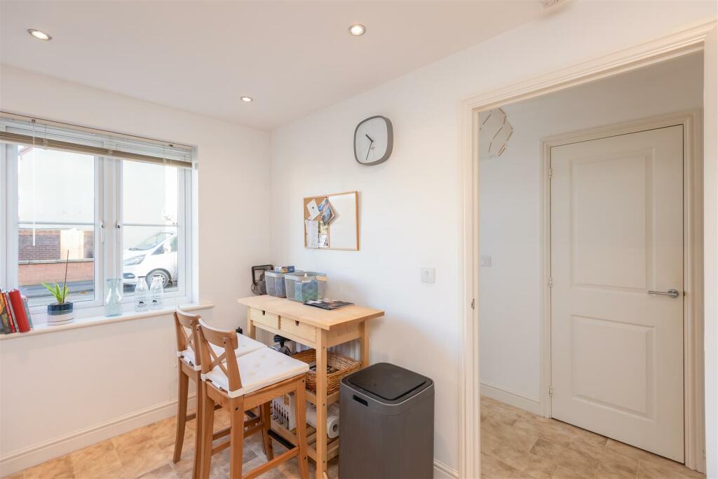 Fletton_Road_83_Kitchen-2[1].jpg