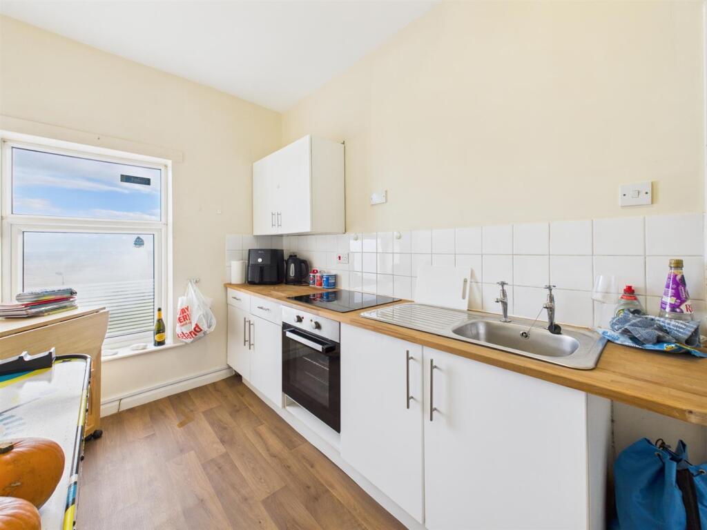 Kitchen: