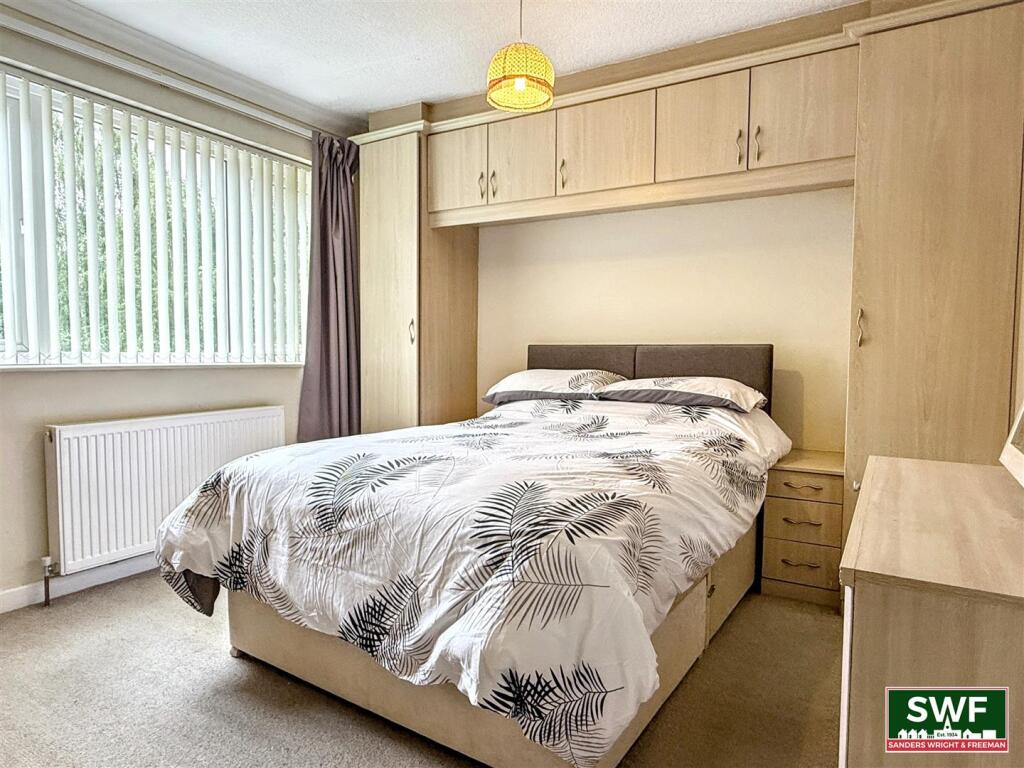 bed1.jpg