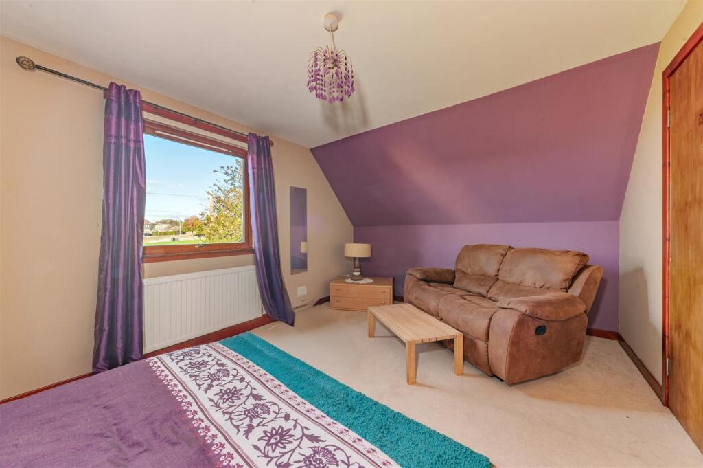 94D Glamis Road Kirriemuir-3.JPG