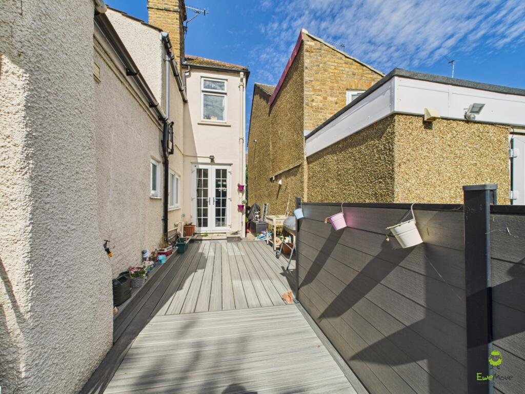 CAM03779G0-PR0286-STILL011