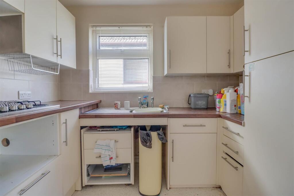 52 ATHELSTAN GARDENS-5.jpg