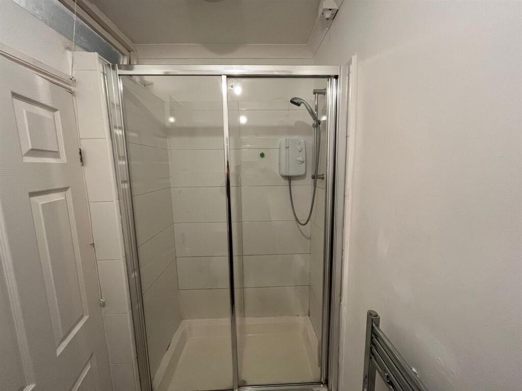 Shower Room: