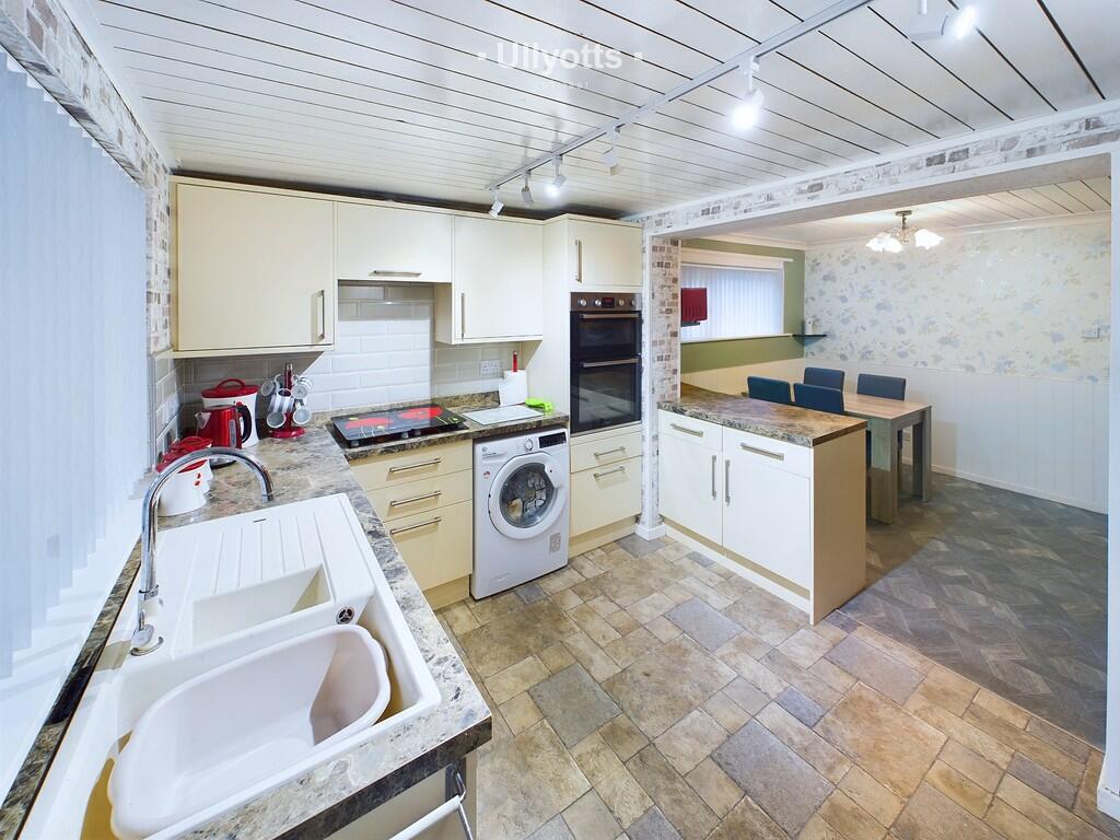 Kitchen / Dining ...