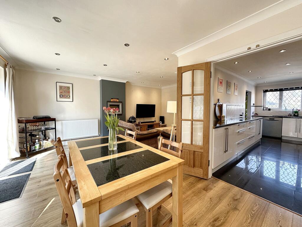 Open Plan Lounge/Diner