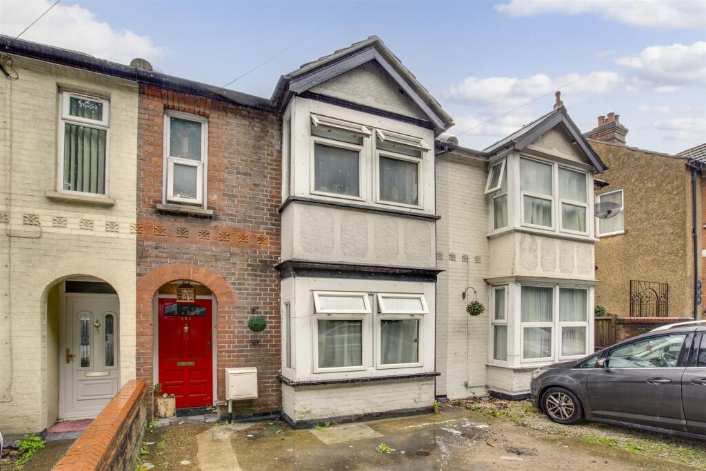 153 Hughenden Road, HP13 5PN-16.jpg