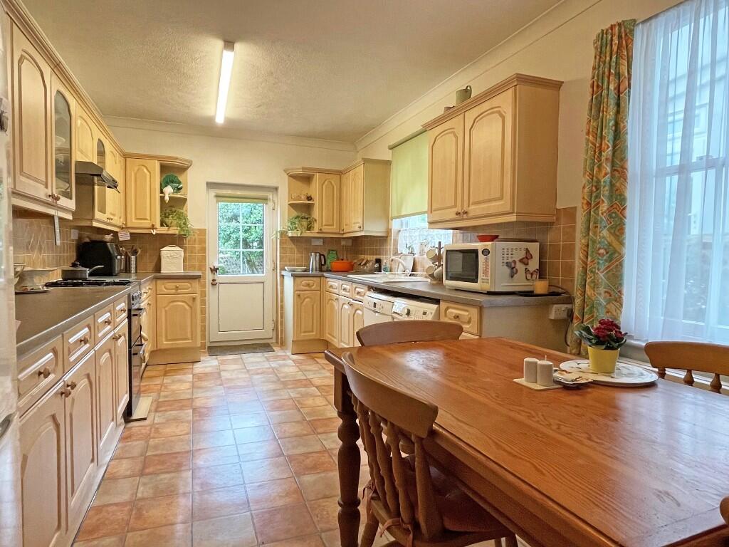 Kit/Breakfast Room
