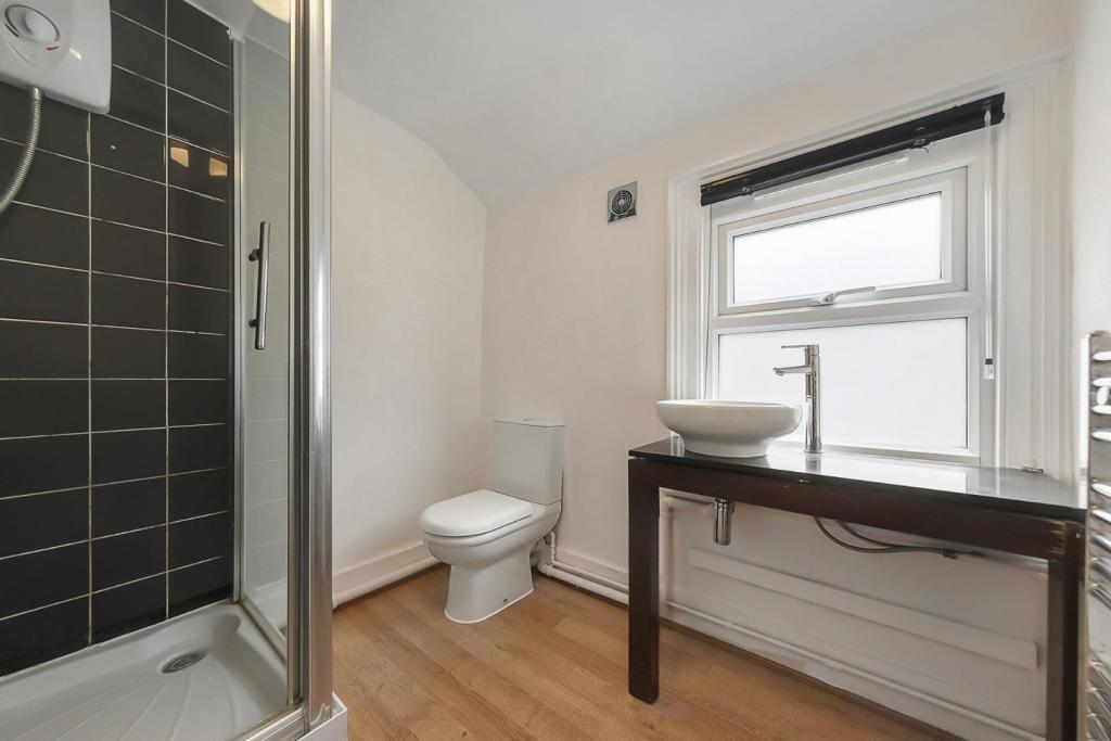Bathroom (1).jpg
