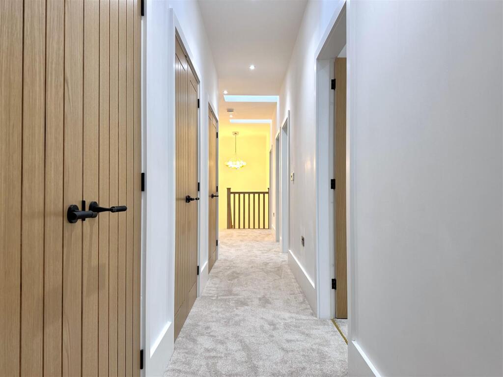 First Floor Landing 581