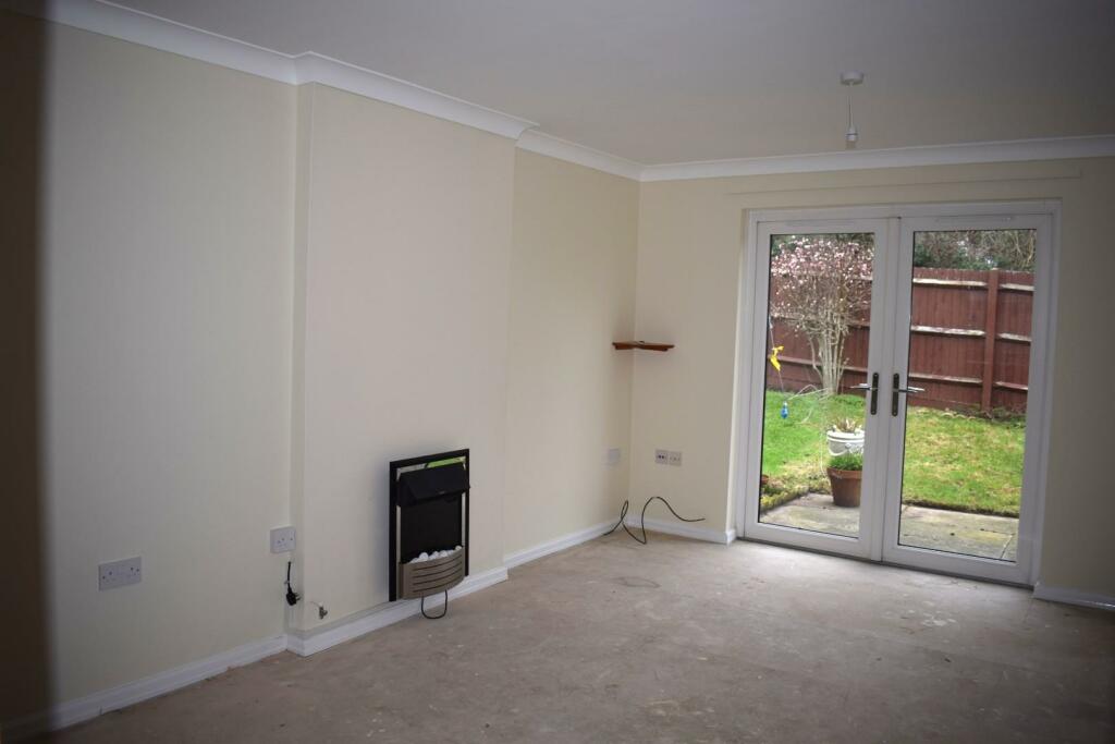 LOUNGE 2.JPG