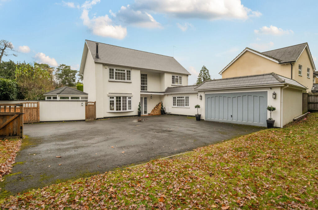 Holly Avenue, Frimley, Camberley, Surrey, GU16